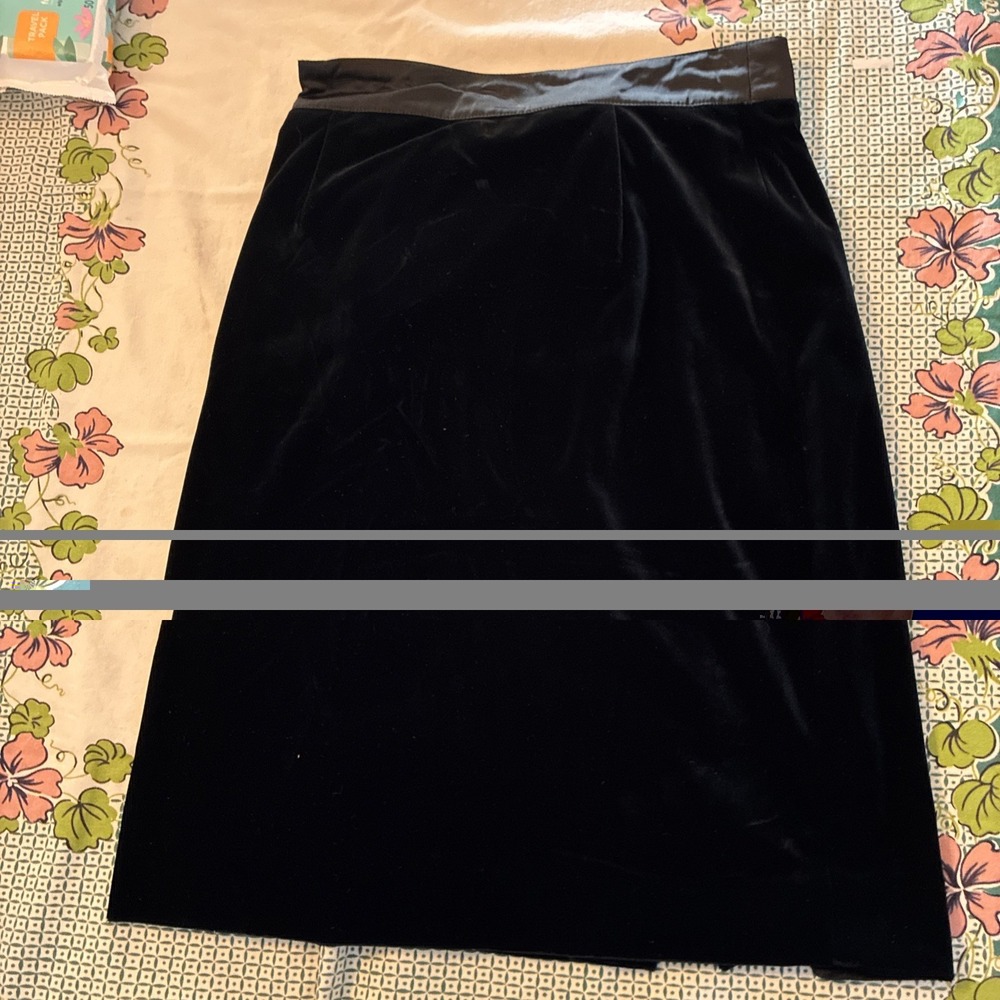 VTG Mondi Black Midi Skirt Side Button Knee Length US Size 38/8 Waist W. Germany